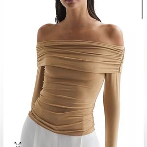✨NWT✨ Womens off the shoulder fitted top